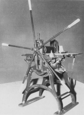Hand-operated Spider Press